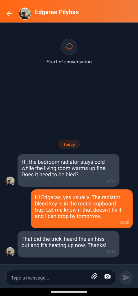 Messaging App Screenshot (Dark)